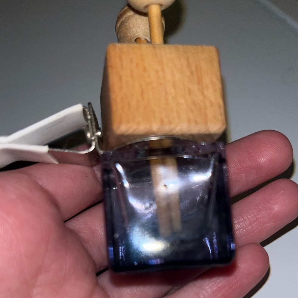 AromaTherapy Car Reed Diffuser Kit with Wooden Accents (NWT) - Picture 4 of 4